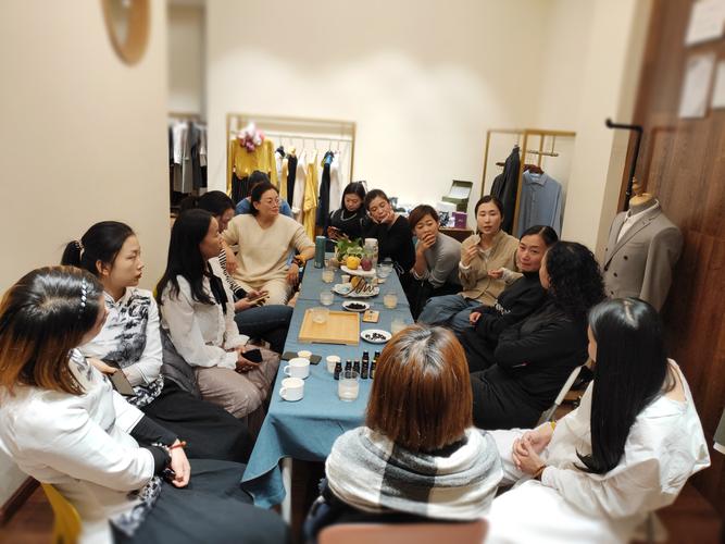 薛丹青與專業(yè)企業(yè)服務(wù) 洞察咨詢與形象策劃的協(xié)同價(jià)值